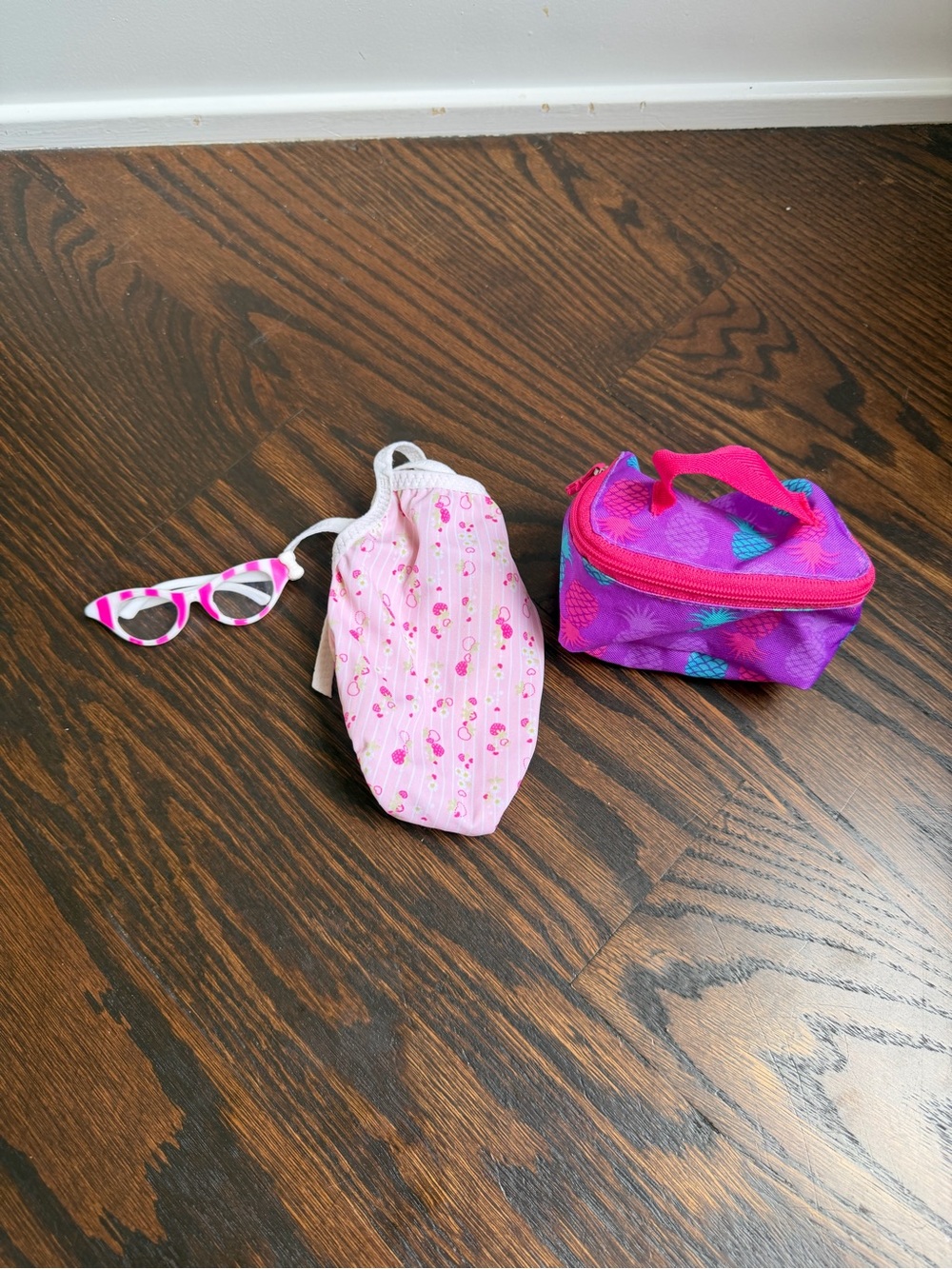 Unbranded bathing suit, sunglasses and tote for 18" dolls